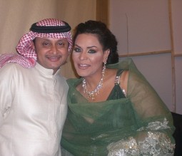 احلام تشتم احد معجبيها وتسب امه على صفحتها في twitter