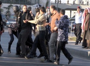 تضارب الروايات بشأن تعذيب معتقلي "الدوار الرابع" يجدد التساؤل حول آلية التحقيقات الأولية