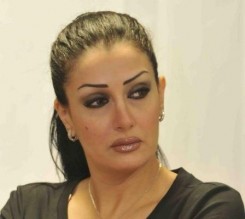 غادة عبدالرازق تؤيد سليمان وشفيق وأبو إسماعيل