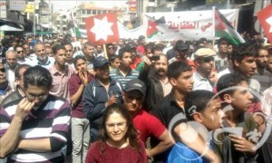 مسيرة وسط البلد : "ذبحتونا على الحدين وغرقتوا الاردن بالدين"