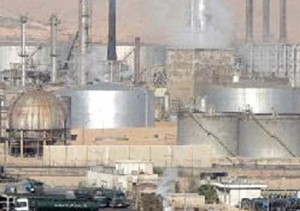 اعتصام موظفي "الحسين الحرارية" يهدد مصفاة البترول والدرك "يتأهب