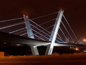 سيارة تسقط من جسر عبدون المعلق