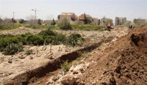 العدو يجرف ضريح الشهيد عز الدين القسام