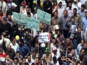 مصر: مئات الآلاف في ميدان التحرير