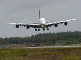 ضغوط إسرائيلية تلغي تذاكر سفر في بريطانيا وألمانيا لمتضامنين مع الشعب الفلسطيني