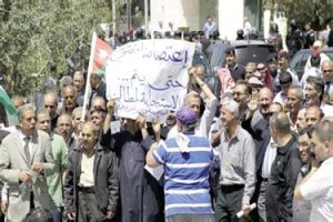 متقاعدو "الضمان" يعتصمون أمام "النواب"