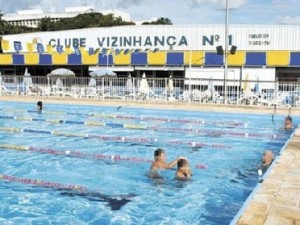 البرازيل تعتقل دبلوماسيا إيرانيا رأوه في مسبح «يلامس» فتيات من سن الـ7 وحتى الـ 15