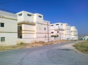 إبعاد ثلاثة سوريين يحملون أجهزة تجسس