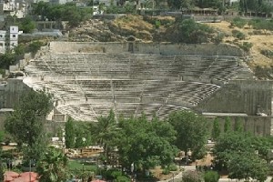 قطار في وسط عمان لربط المدرج الروماني بجبل القلعة