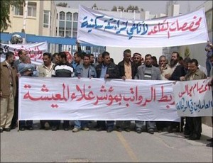 موظفو الاونروا يتوقفون عن العمل ساعتين