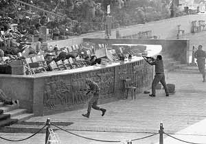 حارس السادات : رصاصات الاسلامبولى لم تقتله لكن الطلقات جاءت من مدرعة ....فيديو