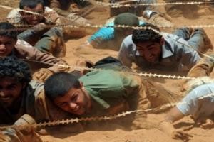 متدربون ليبيون يحطمون نوافذ واشجار معسكر الموقر