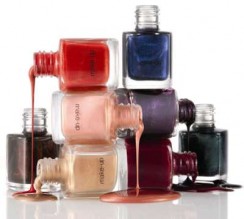 هل طلاء الأظافر مضرّ أثناء الحمل؟