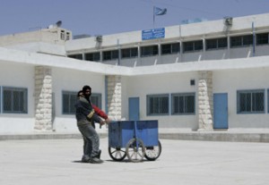 إضراب عمال وموظفي (الأونروا) يدخل حيز التنفيذ اليوم