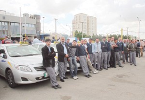 سائقو السيارات المتوجهة الى ليبيا عالقون في العقبة ويناشدون حل مشكلتهم