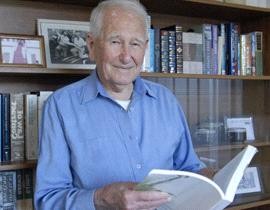 اكبر خريج في العالم يحصل على الماجيستير بعمر 97!