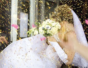 حفل زفاف ينتهي بوفاة جميع الحضور.. ونجاة العروس فقط!