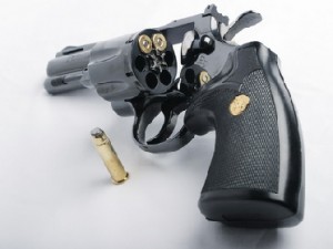 اصابة اربعيني بثلاثة اعيرة نارية في محكمة بداية معان