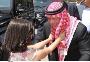 الملك للطفلة ملاك ابنة الصحفي  جمال المحتسب .. ابشري