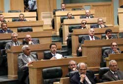 نواب يلوحون بحجب الثقة عن الحكومة في حال رفعت الأسعار