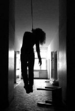 فتاة تشنق نفسها حتى الموت في حي الياسمين بعمّان