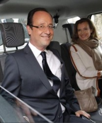 حكومة فرنسا تقر تخفيض راتب الرئيس والوزراء بنسبة 30 بالمئة