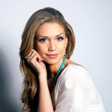 الأردنية مجد السعودي وصيفة لملكة جمال كندا