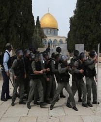 الاحتلال يحاصر القدس القديمة واعضاء من الكنيست يعتزمون اقتحام الاقصى