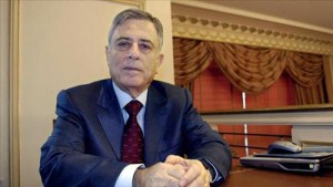 خدام: النظام السوري بدأ بالتفكك