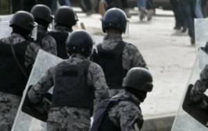 اعمال شغب في السلط والدرك يتدخل