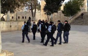 قوات الاحتلال تقتحم الاقصى