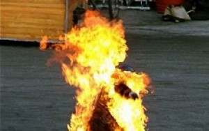 وفاة مواطن بعد حرق نفسه بشارع عبد الله غوشة