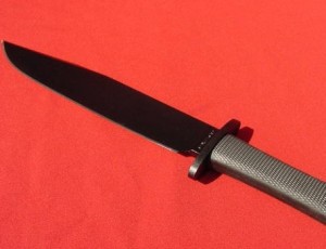 ﻓﺷل ﺳطو ﺑﺳﻼح أﺑﯾض ﻋﻠﻰ ﻣﺣل ﺻراﻓﺔ ﻣﺷﮭور ﺑﺈرﺑد