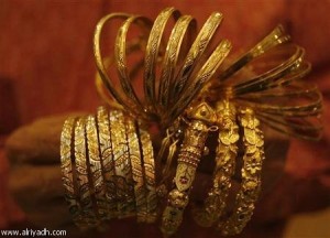 سرقة محل مجوهرات مقابل مركز أمني