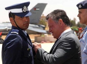 الملك يرعى تخريج مرشحي طياري الدورة 46