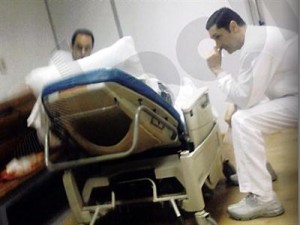 الحلقه الثانيه من يوميات مبارك ...مبارك سأل ولديه: من بيحلقلكم في السجن وتدوله كام؟ ..