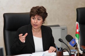 رويده المعايطة عادت إلى وظيفتها الجامعية ومحاولات إقصاء للجازي !