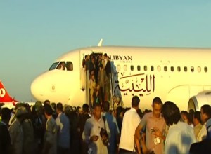 ليبيا : دبابات تحتل مطار طرابلس