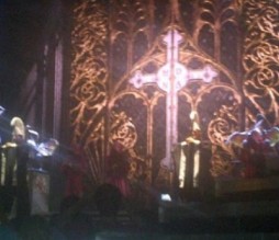 الإمارات: ردود أفعال غاضبة لـ (تجاوزات غير اخلاقية ودينية) في حفل غنائي لمادونا - فيديو