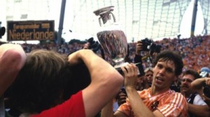 كأس الأمم الأوروبية.. لحظات "لا تنسى من هدف فان باستن الى هاتريك بلاتيني .فيديو