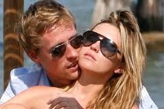 زوجة كراوتش تتعرى تشجيعاً لإنكلترا في كأس أوروبا