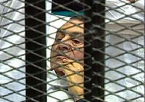 فريد الديب:مبارك "جثة"..وتعيين استشاري نساء وولادة لمعاينة وضه الصحي استخفاف وقلة أدب .. فيديو