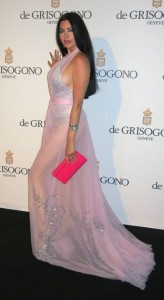 لاميتا فرنجية: تركوا أزمات العالم وركزوا مع سيقاني وفستاني الشفاف