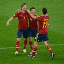 يورو 2012 : توريس يقود اسبانيا للفوز على ايرلندا برباعية نظيفة