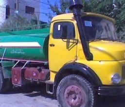 وﻓﺎة ﺳﺎﺋق ﺻﮭرﯾﺞ ﺗﺎﺑﻊ ﻟﻸﻣﺎﻧﺔ إﺛر إﻧﮭﯾﺎر ﻏرﻓﺔ أﺛﻧﺎء ﺗﻌﺑﺋﺔ اﻟﻣﯾﺎه