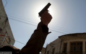 على خلفية احداث عين الباشا ..تواجد امني كثيف بالسلط بحثا عن القاتل المشتبه به