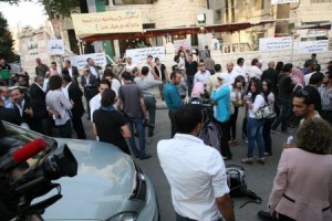 الفنانون يعلنون المبيت في خيمتهم