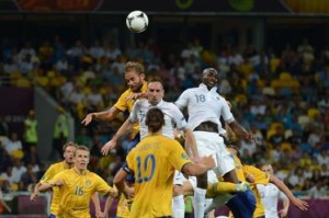 أﻣم أوروﺑﺎ: ﻓرﻧﺳﺎ واﻧﺟﻠﺗرا إﻟﻰ دور اﻟﺛﻣﺎﻧﯾﺔ