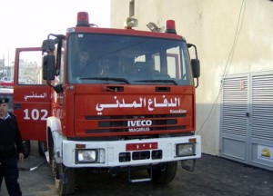 انهيار جسر مشاة واغلاق شارع الاردن اثر حادث سير