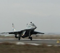 انشقاق عقيد طيار ( سوري )  وفراره بطائرة ميغ 21 إلى الأردن ويطلب اللجوء